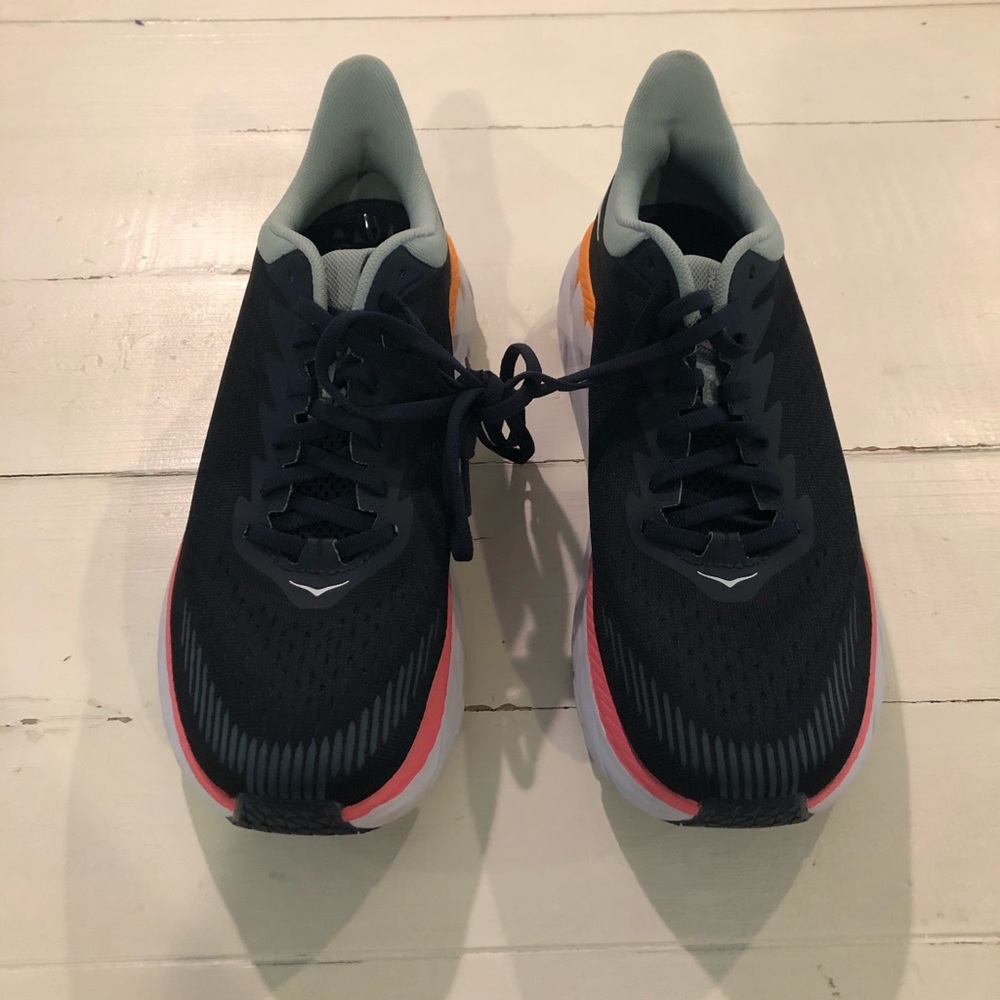Hoka Clifton 7 women’s size 9 Like New